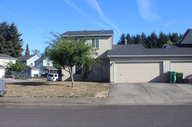 Primary Photo - 3 br, 2.5 ba home in quiet Scappoose neigh...