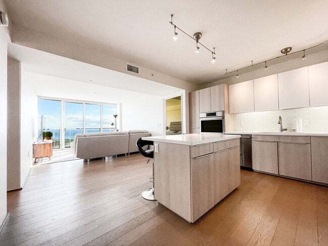 Primary Photo - Furnished Symphony Condo with Direct Ocean Views and Two Parking