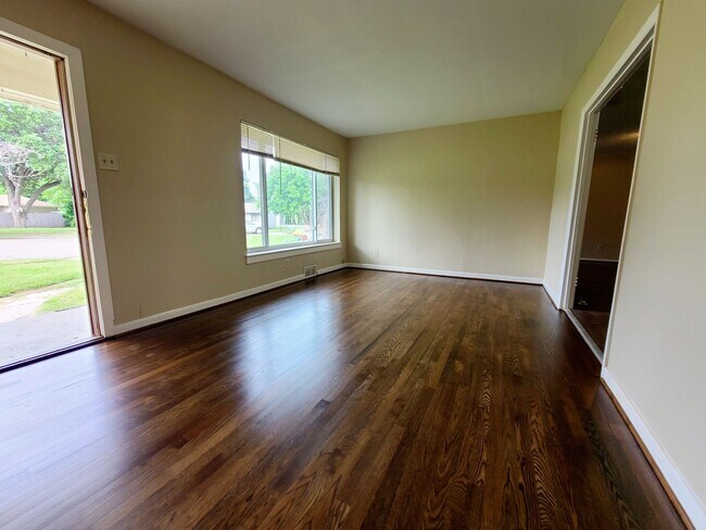 Building Photo - Great 3/2 Single Family Home in Casa Linda