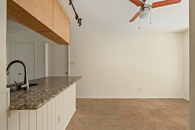 Building Photo - 6709 Tampa Cove