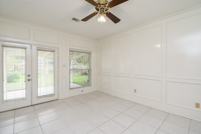 Building Photo - 1002 Meadowlark Ln
