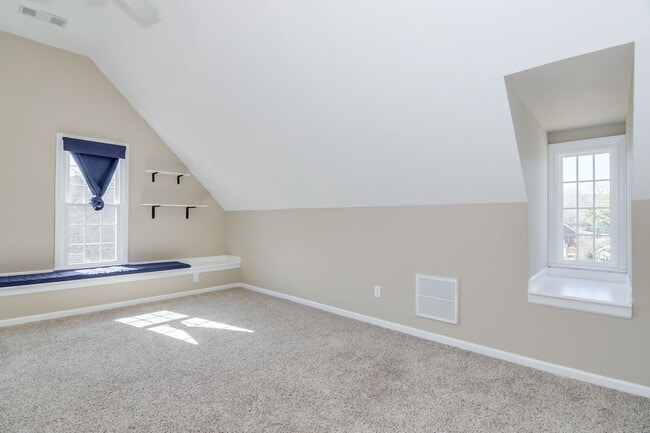 Building Photo - Large 3 Story Home in Evans!