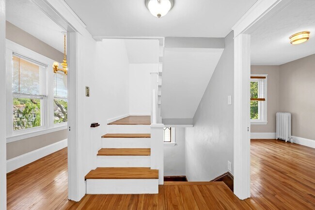 Building Photo - 8 Brantwood Rd