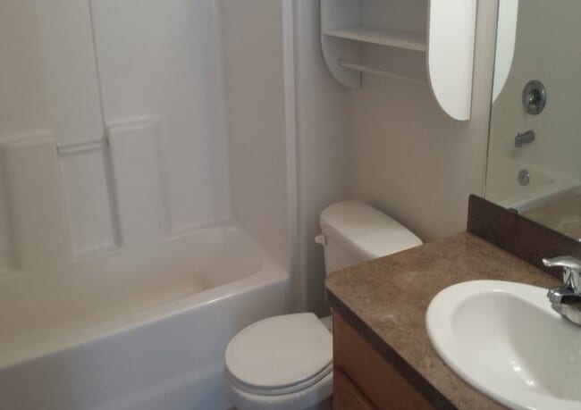 Building Photo - Beautiful Townhouse for Rent in Harrisville