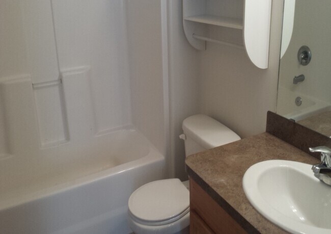 Building Photo - Cute Townhouse for Rent in Harrisville