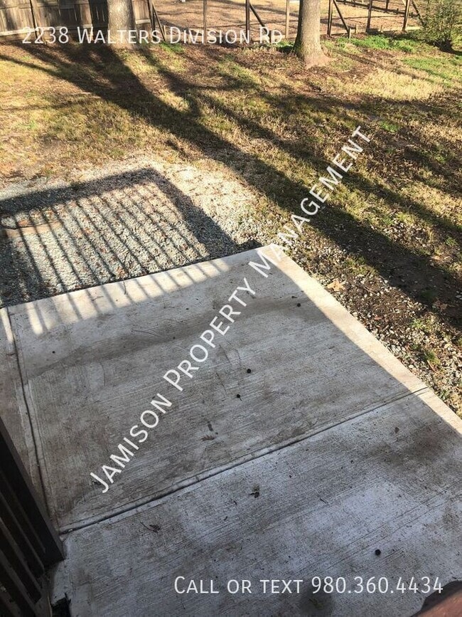 Building Photo - 2238 Walters Division Rd