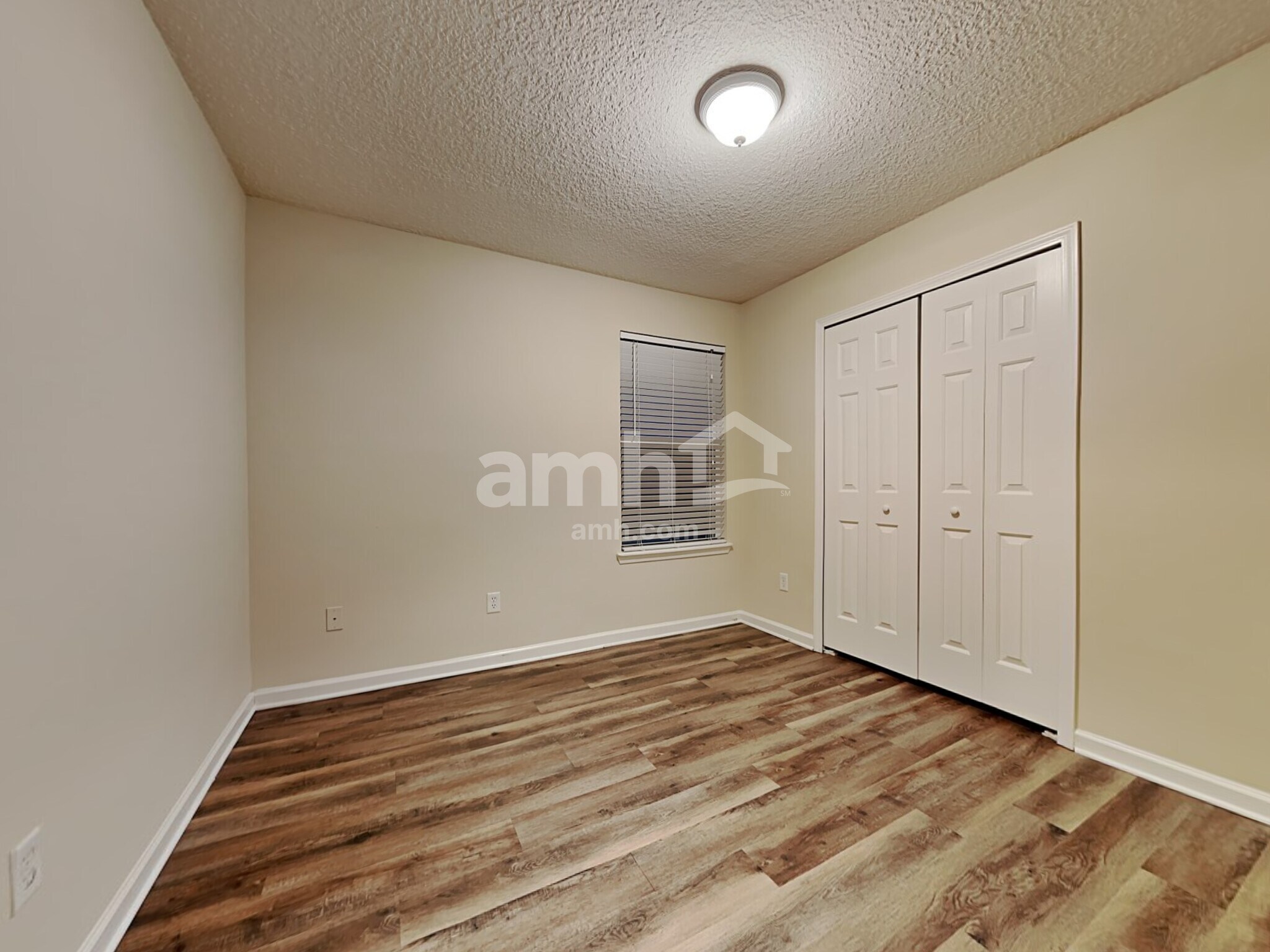 Building Photo - 2884 Alaskan Way