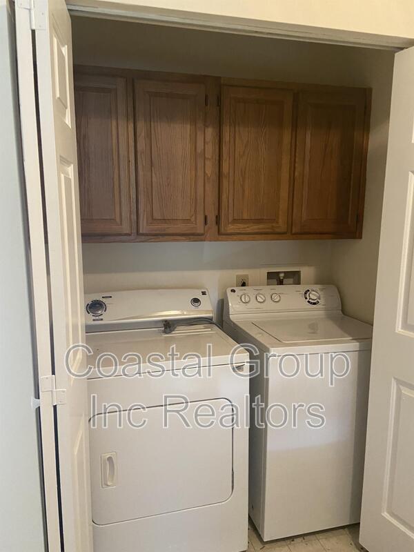 Building Photo - 1020 Colonial Meadows Way