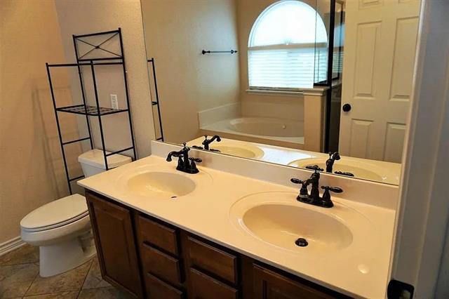 Building Photo - 5828 Clearwater Dr