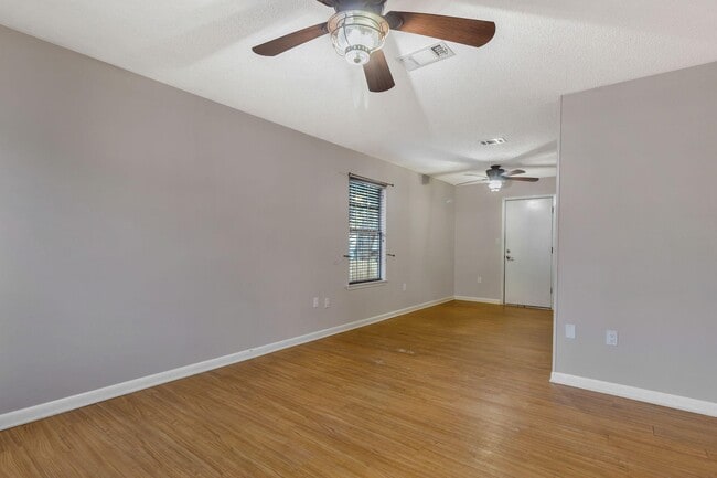 Building Photo - 400 31st St