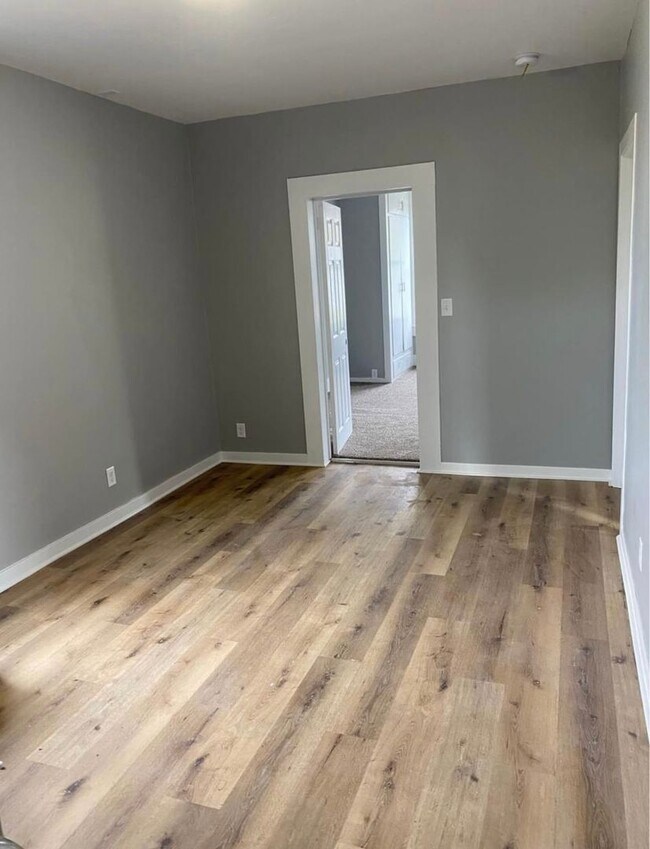 Building Photo - Elm/McDonald