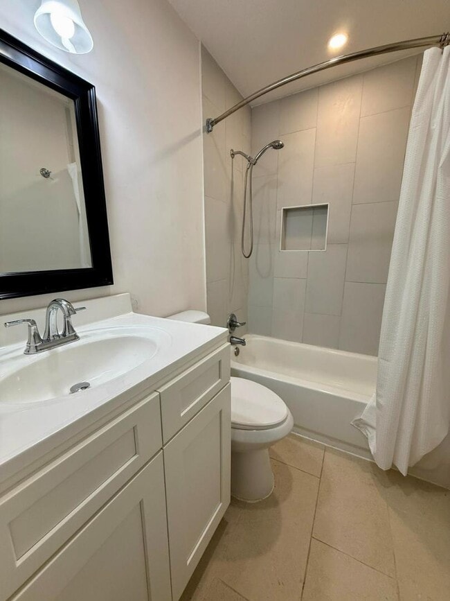 Building Photo - 306 N 40th Ave