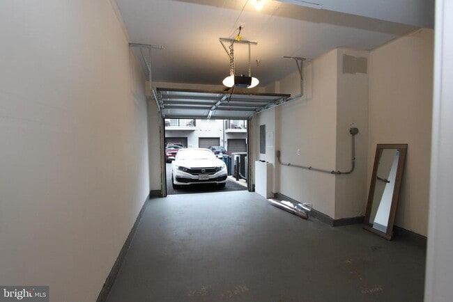 Building Photo - 43808 Middleway Ter