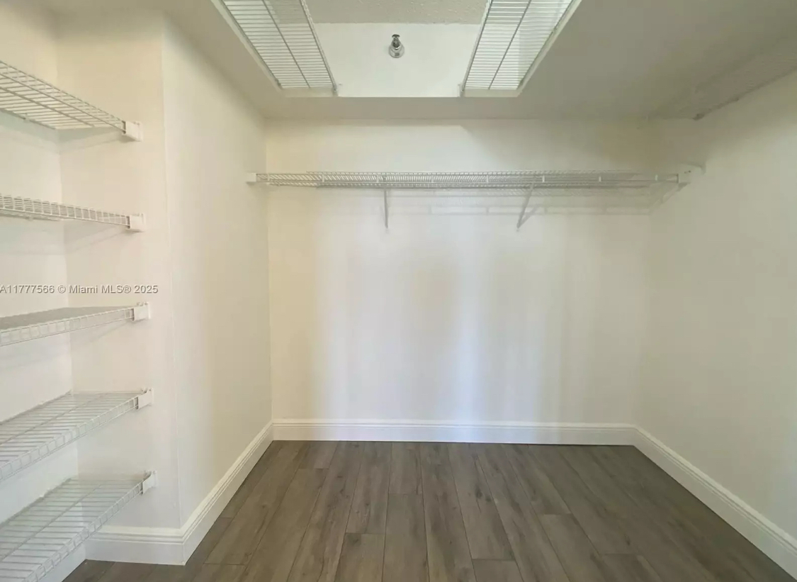 Walk in closet - 3530 Mystic Pointe Dr