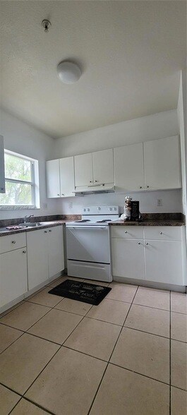 Building Photo - 33 E 20th St