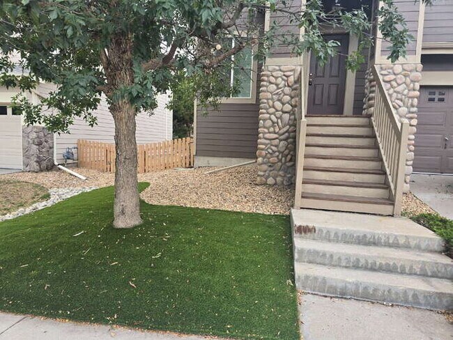 Building Photo - Cozy 3 Bed, 2.5 Bath Highlands Ranch House, 2 Car Garage, Fenced Yard, A/C