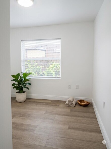 Building Photo - 1527 NW 63rd St