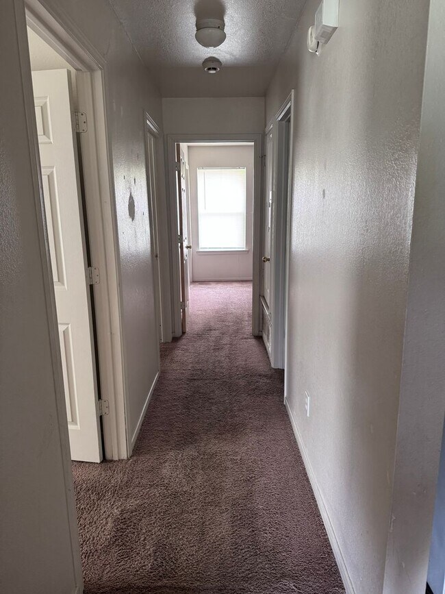 Building Photo - 1430 Shoshoni Trail