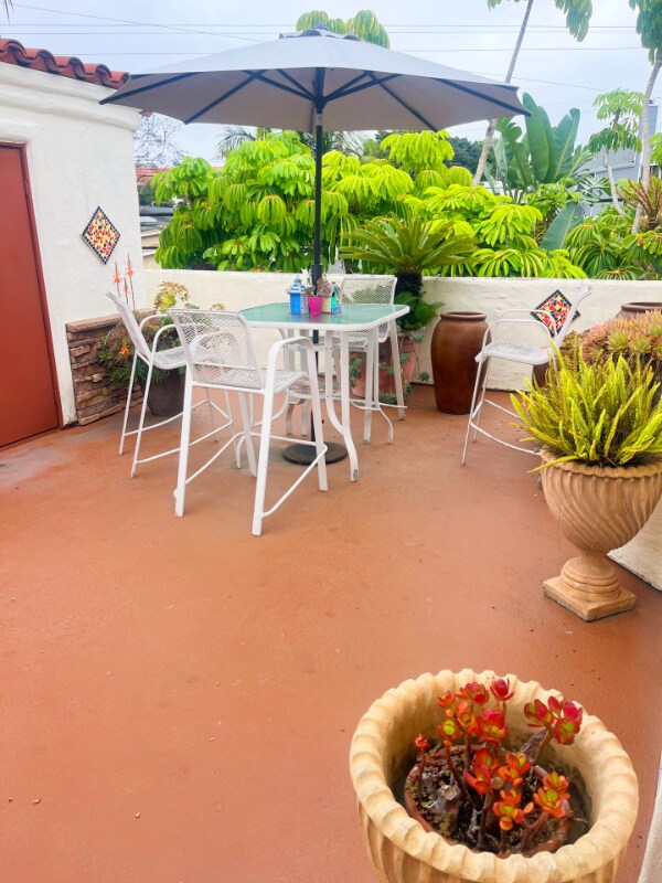 Building Photo - 248 W Avenida Palizada