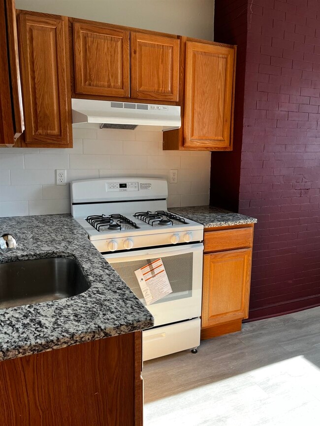 Building Photo - 135 Sherman Pl