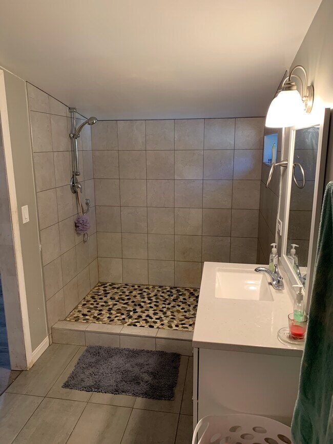 Building Photo - 2751 Tigertail Dr