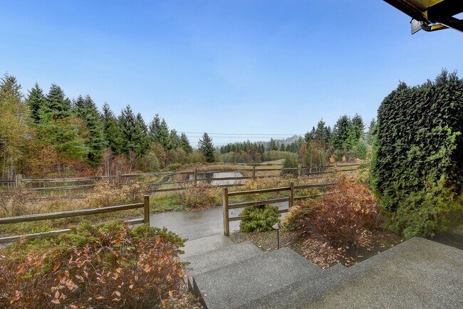 Building Photo - 3bd/2.5ba Snoqualmie Townhome