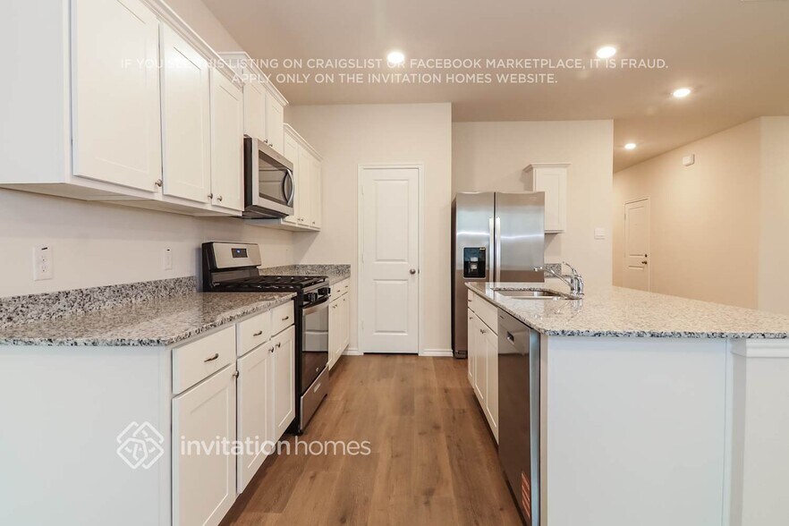 Building Photo - 3928 Jade Dr