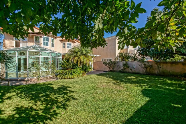 Building Photo - VERY SPACIOUS, BRIGHT & AIRY HOME W/ UNIQU...