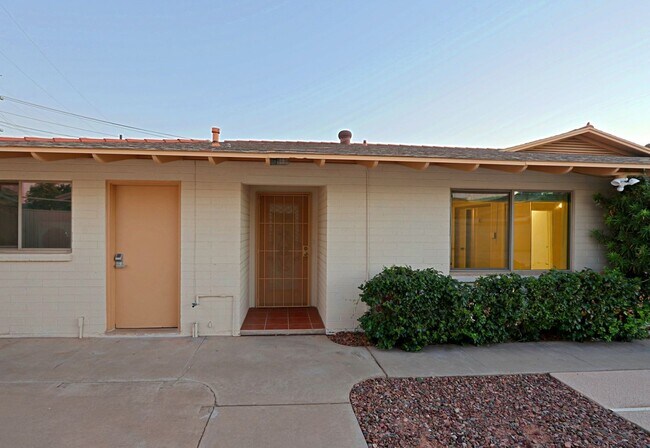 Building Photo - 6203 N 12th Pl