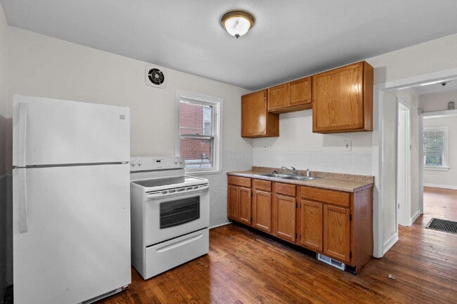 Building Photo - Perfect Blend of Convenience & Comfort on ...