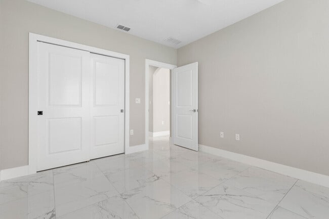 Building Photo - 12 Wheeler Ln