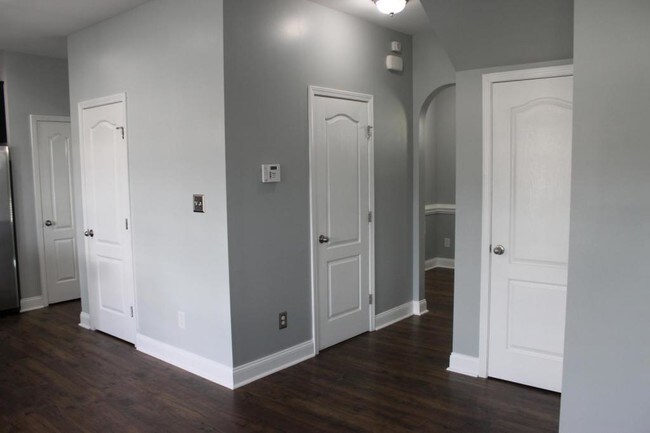 Building Photo - 648 Stonebriar Ave