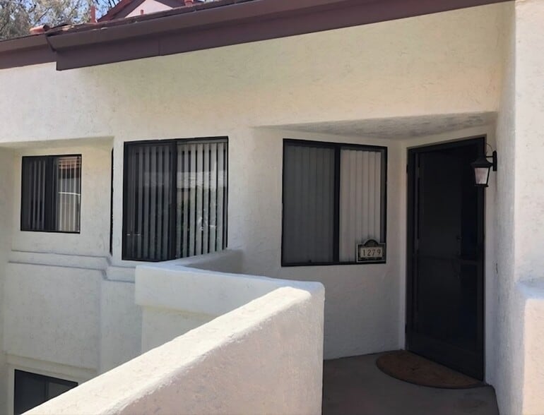 Building Photo - 1279 Calle Bonita