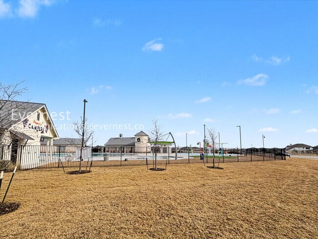 Building Photo - PROMO: Get $1,000 OFF the first month’s rent when the lease starts this month of March! / 5 Bed/4...