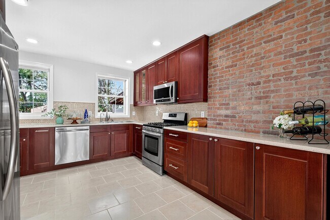 Building Photo - 382 Webster Ave
