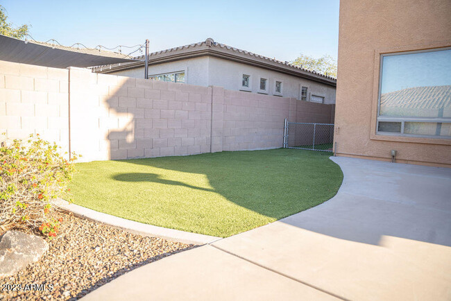 Building Photo - 2420 W Kachina Trail