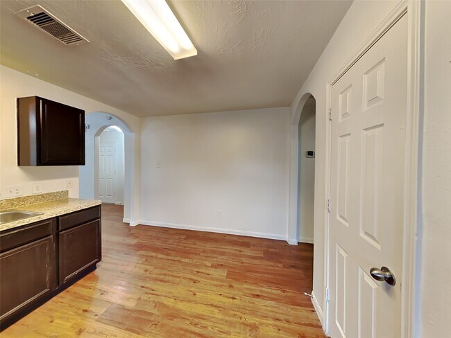 Building Photo - 15726 Regal Trace Ln