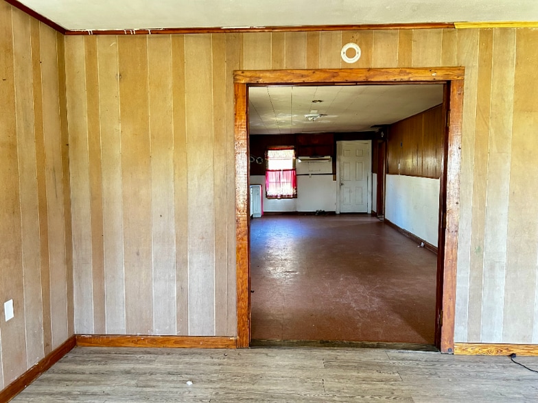 Building Photo - 308 S 1st St