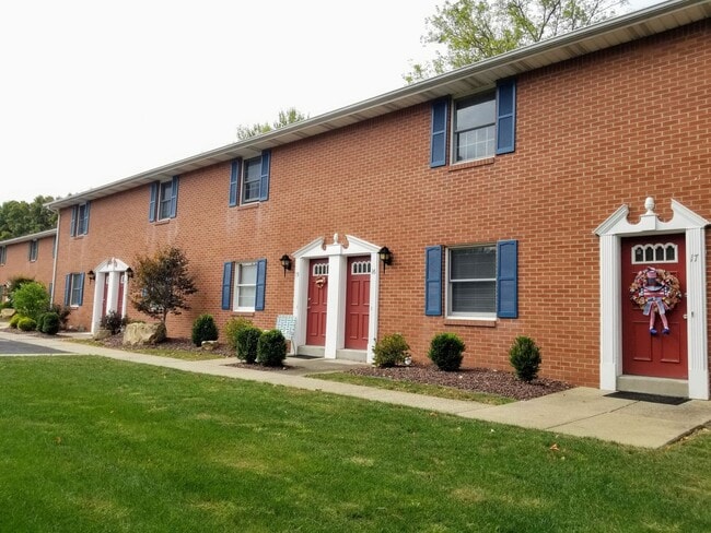 Building Photo - NEWLY UPDATED Two Bedroom Townhouse! Amazi...