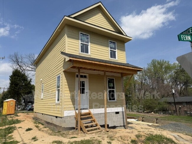 Building Photo - 1203 Fern St