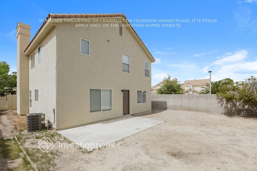 Building Photo - 1400 Desert Hills Dr