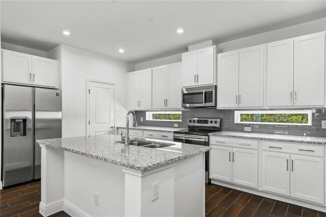 Building Photo - 14259 Kellogg Ave