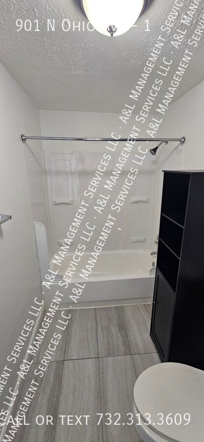 Building Photo - 901 N Ohio Ave