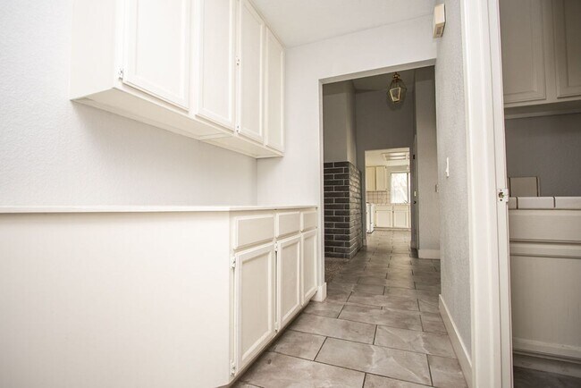 Building Photo - Coming Soon!! Cozy 3-Bedroom, 2-Bath Home in Modesto