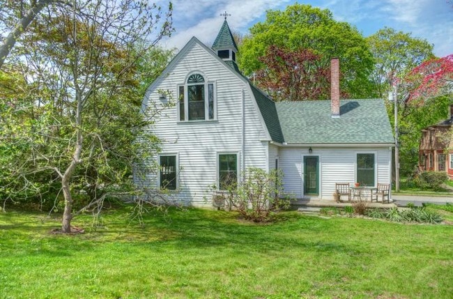 Building Photo - Carriage House