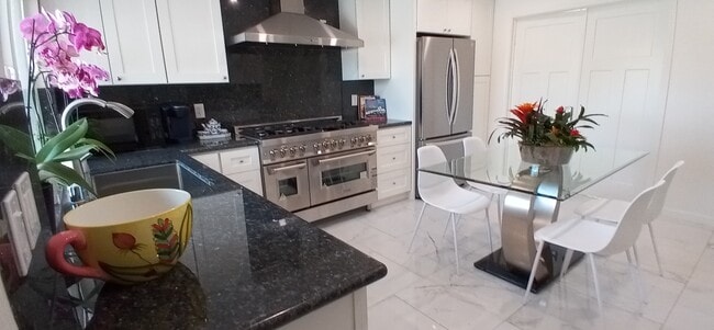 Building Photo - 3947 Via Milano