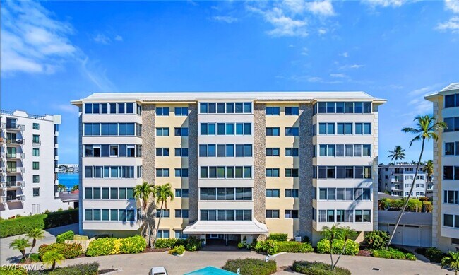 Building Photo - 3420 Gulf Shore Blvd N