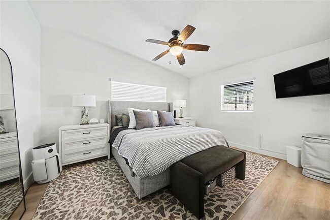 Building Photo - 1026 S Lakemont Ave