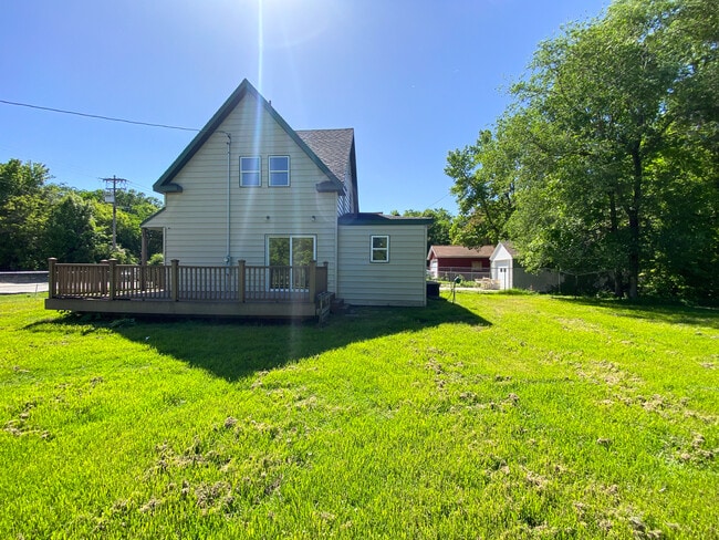 Building Photo - 1020M