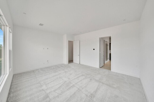 Building Photo - 30000 N Camino los Robles